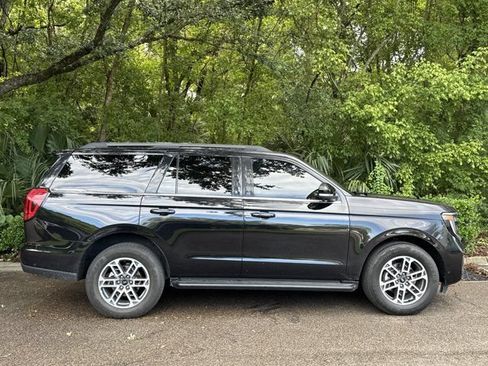 Used 2025 Ford Expedition Active RWD image 7