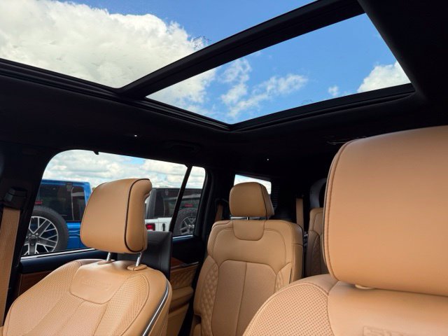 Used 2023 Jeep Grand Cherokee L Summit AWD/4WD image 16