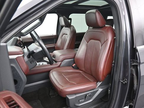 Used 2022 Ford Expedition Limited image 11