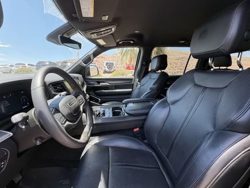 Used 2024 Jeep Wagoneer Series III AWD/4WD image 9