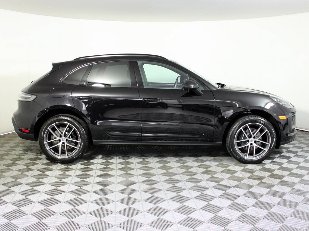 Certified 2026 Porsche Macan AWD/4WD image 8