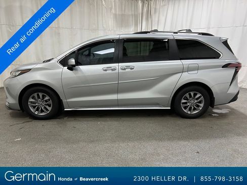 Used 2022 Toyota Sienna XLE image 6