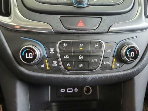 Used 2020 Chevrolet Equinox LT w/ Driver Convenience Package FWD image 17