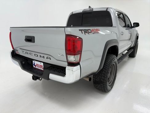 Used 2017 Toyota Tacoma TRD Off-Road w/ Tow Package (A/T) image 40