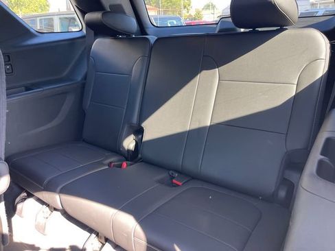 Used 2023 Chevrolet Traverse LT image 20