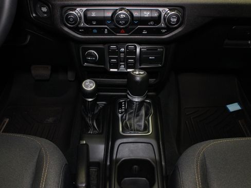 Used 2024 Jeep Wrangler Unlimited AWD/4WD image 19
