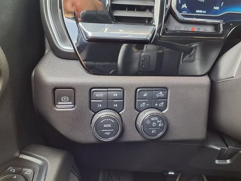Used 2023 Chevrolet Silverado 1500 LT Trail Boss w/ LT Trail Boss Premium Package AWD/4WD image 38