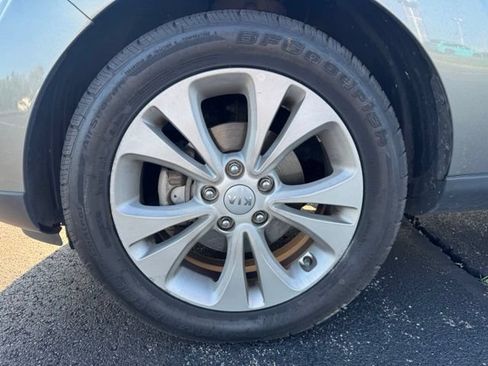 Used 2016 Kia Soul + FWD image 12