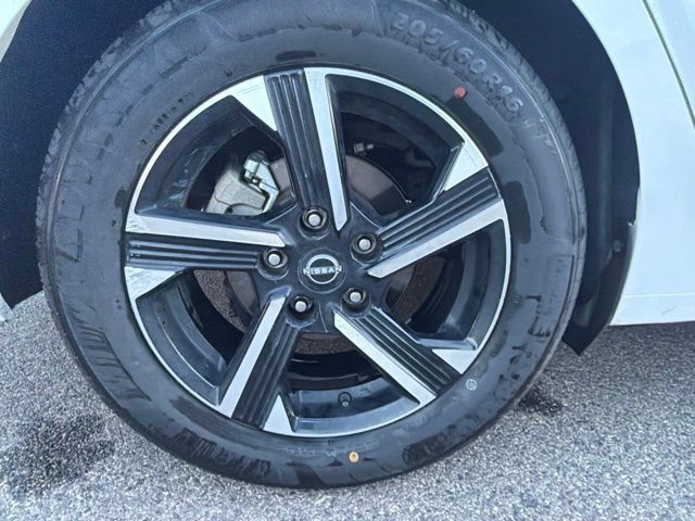 Used 2024 Nissan Sentra SV FWD image 12