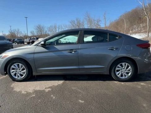 Used 2017 Hyundai Elantra SE w/ Cargo Package image 5