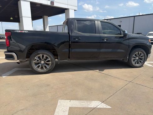 Used 2025 Chevrolet Silverado 1500 LT image 2