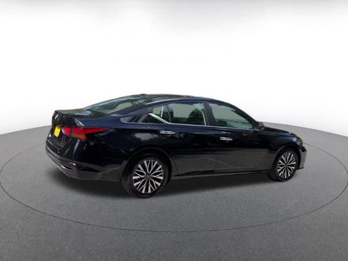 Used 2025 Nissan Altima 2.5 SV FWD image 23