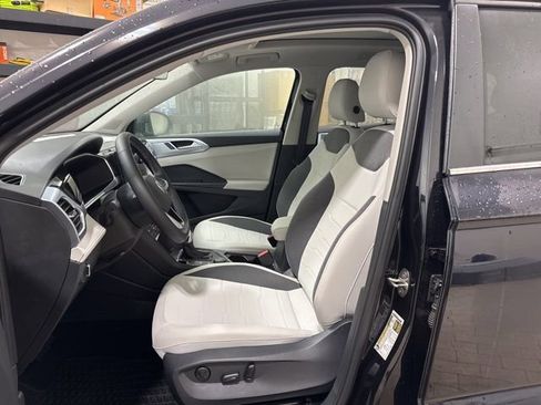 New 2025 Volkswagen Taos SE image 7