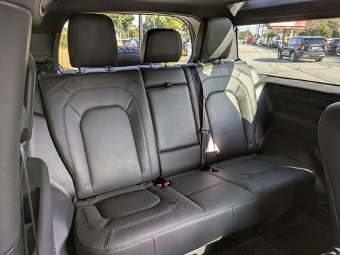 Used 2023 Land Rover Defender 90 S image 31