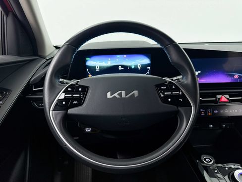 Certified 2023 Kia Niro Wind FWD image 3