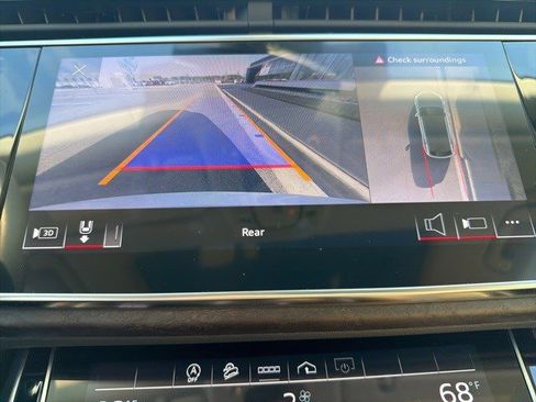 Used 2023 Audi Q8 Premium image 17