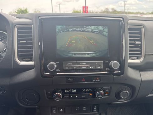 Used 2024 Nissan Frontier SL RWD image 18