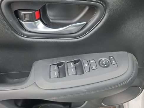 Certified 2023 Honda HR-V LX image 12