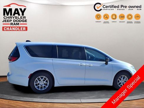 Used 2024 Chrysler Pacifica Touring-L FWD image 20