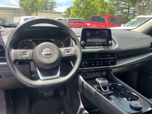 Used 2024 Nissan Rogue S AWD/4WD image 4
