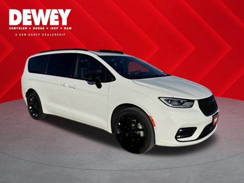 New 2026 Chrysler Pacifica Limited w/ S Appearance Package image 1