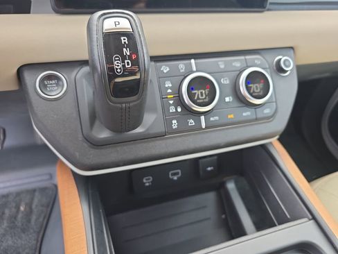 Used 2020 Land Rover Defender 110 SE image 29