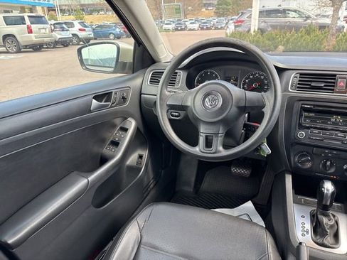 Used 2014 Volkswagen Jetta SE FWD image 17