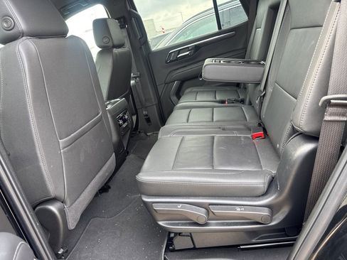 Used 2025 Chevrolet Tahoe LT image 3