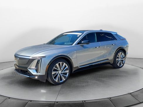 Used 2025 Cadillac Lyriq Luxury w/ LPO, Floor Liner Package image 3