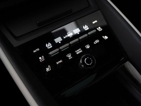 Certified 2025 Porsche Macan 4 Electric image 27