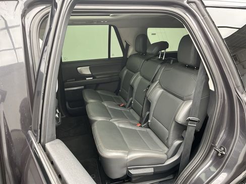 Used 2025 Ford Expedition Active image 14