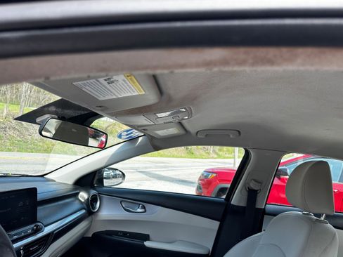 Used 2022 Kia Forte LXS FWD image 13