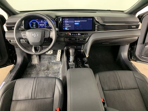 Used 2025 Toyota Camry XSE image 10