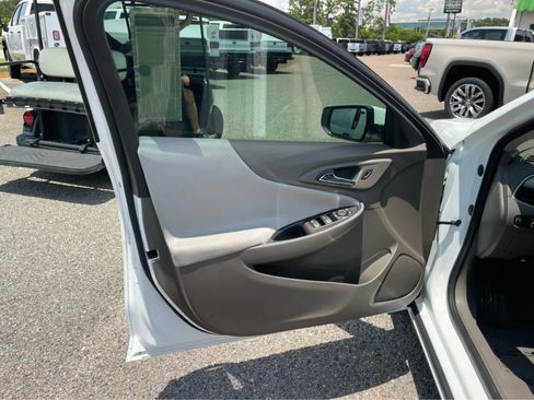 Used 2022 Chevrolet Malibu LT FWD image 10