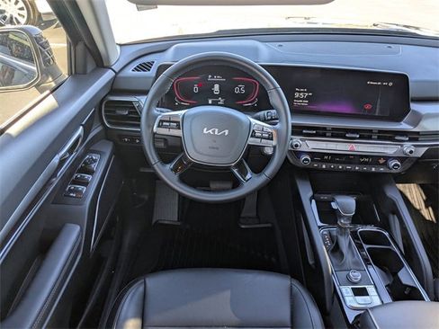 Used 2025 Kia Telluride LX image 17