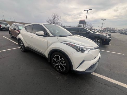 Used 2018 Toyota C-HR XLE image 1