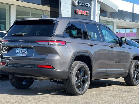 Used 2023 Jeep Grand Cherokee Laredo AWD/4WD image 4