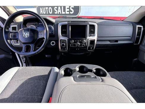Used 2019 RAM 1500 Classic SLT w/ Luxury Group image 16