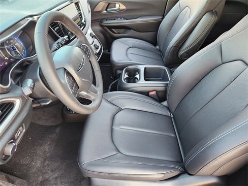 New 2026 Chrysler Voyager LX image 8