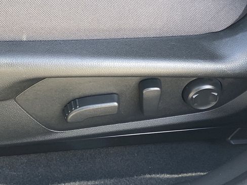 Used 2025 Subaru Crosstrek 2.0i Premium image 30