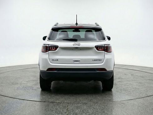 Used 2025 Jeep Compass Latitude AWD/4WD image 7