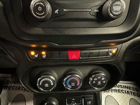 Used 2017 Jeep Renegade Altitude image 15