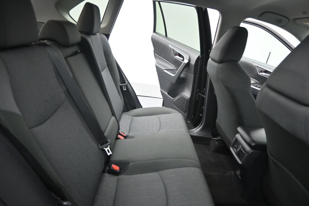 Used 2025 Toyota RAV4 XLE AWD/4WD image 14