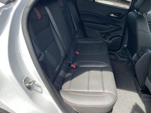 Used 2026 Chevrolet Trax RS w/ Sunroof Package FWD image 4