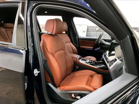 Used 2024 BMW X7 xDrive40i w/ M Sport Package AWD/4WD image 10