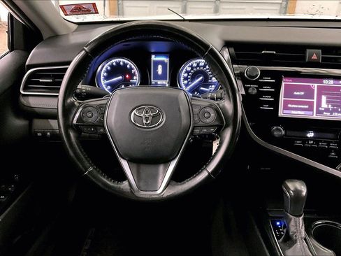 Used 2019 Toyota Camry SE image 5