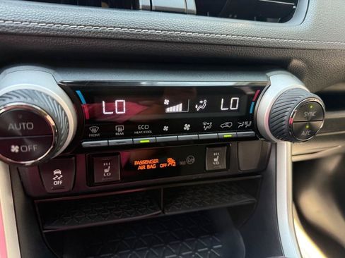 Used 2019 Toyota RAV4 XLE w/ Convenience Package AWD/4WD image 17