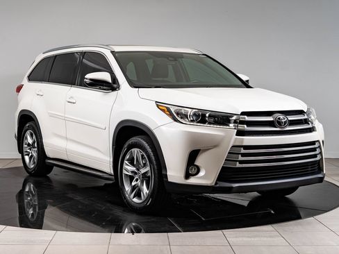 Used 2017 Toyota Highlander Limited w/ Protection Package #3 AWD/4WD image 12