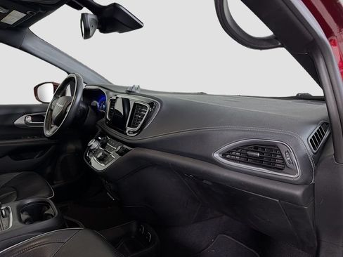 Used 2019 Chrysler Pacifica Limited w/ Advanced Safetytec Group FWD image 30