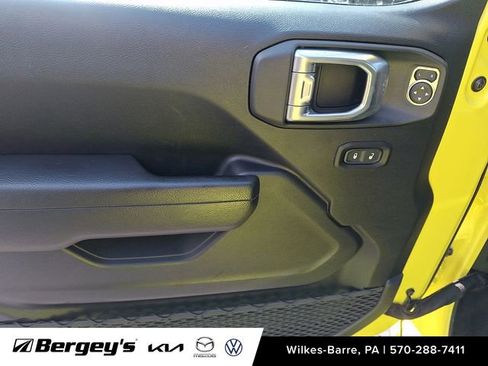 Used 2024 Jeep Wrangler Unlimited w/ Convenience Group AWD/4WD image 14